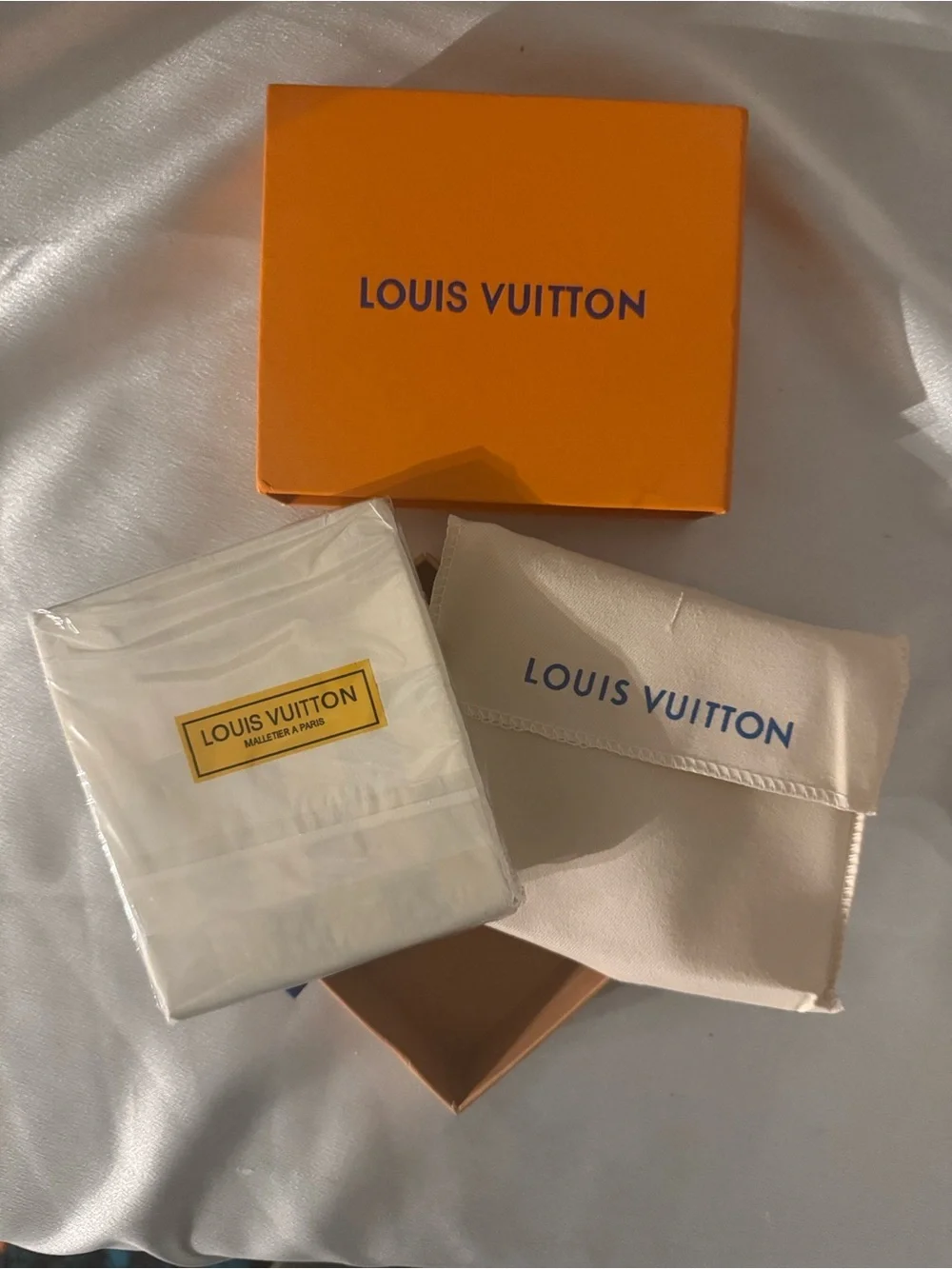 Louis Vuitton Damier Azur bifold wallet! In the cream colorway🔥New!